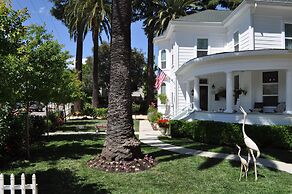 The River Belle Inn