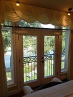 The River Belle Inn