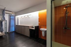 Wake Up Aonang Hotel