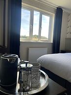 The Horseshoe and Castle