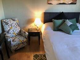 The Horseshoe and Castle