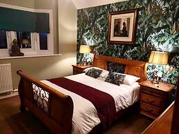 The Horseshoe and Castle