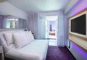 YOTEL Boston