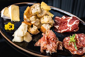 NH Curitiba The Five