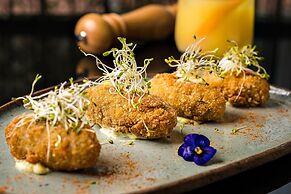 NH Curitiba The Five