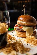 NH Curitiba The Five