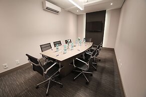 NH Curitiba The Five