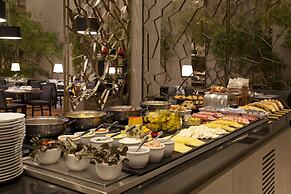 NH Curitiba The Five