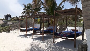 Playa Las Palmas Glamping Tulum