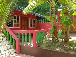 Las Palmeras Beachfront Hotel