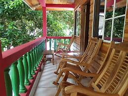 Las Palmeras Beachfront Hotel