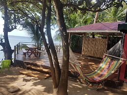 Las Palmeras Beachfront Hotel