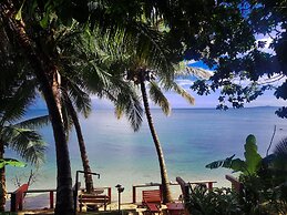 Las Palmeras Beachfront Hotel