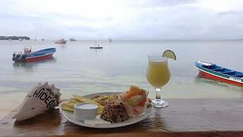 Las Palmeras Beachfront Hotel