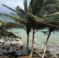 Las Palmeras Beachfront Hotel