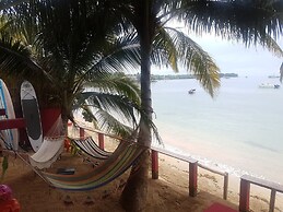 Las Palmeras Beachfront Hotel