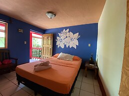 Las Palmeras Beachfront Hotel