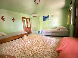 Las Palmeras Beachfront Hotel