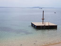 Las Palmeras Beachfront Hotel