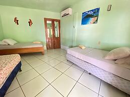 Las Palmeras Beachfront Hotel