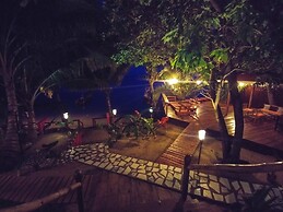 Las Palmeras Beachfront Hotel