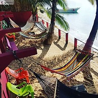 Las Palmeras Beachfront Hotel