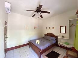 Las Palmeras Beachfront Hotel