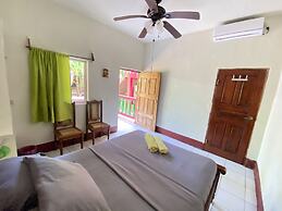 Las Palmeras Beachfront Hotel