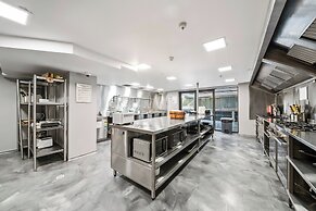 Studio 8 Residences - Adults Only