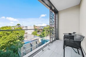 Studio 8 Residences - Adults Only