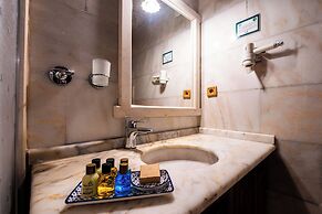 Tulip Cave Suites