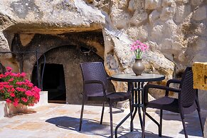 Tulip Cave Suites
