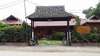 Palace Nyaung Shwe Guest House