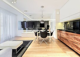 Imperial Apartments - Aquarius