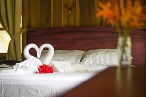 Hidden Paradise Lodge