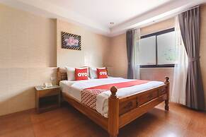 OYO 861 Patong Dynasty Hotel