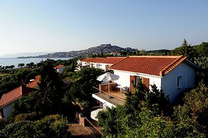 Delfinia Hotel & Bungalows