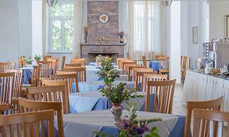 Delfinia Hotel & Bungalows