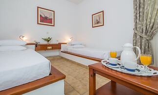 Delfinia Hotel & Bungalows