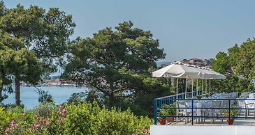 Delfinia Hotel & Bungalows