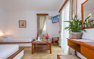 Delfinia Hotel & Bungalows