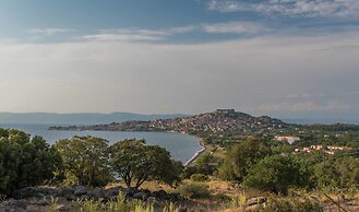 Delfinia Hotel & Bungalows