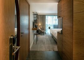 Lincoln Plaza London, Curio Collection by Hilton