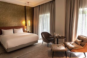 Lincoln Plaza London, Curio Collection by Hilton