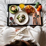 Lincoln Plaza London, Curio Collection by Hilton