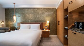 Lincoln Plaza London, Curio Collection by Hilton