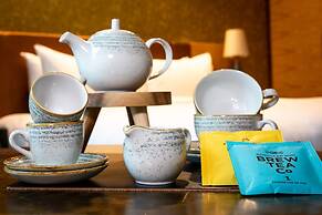 Lincoln Plaza London, Curio Collection by Hilton