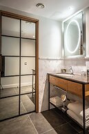 Lincoln Plaza London, Curio Collection by Hilton