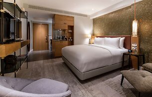 Lincoln Plaza London, Curio Collection by Hilton
