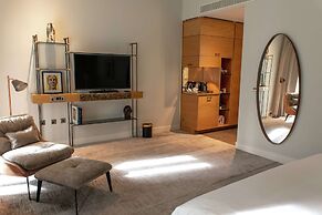 Lincoln Plaza London, Curio Collection by Hilton